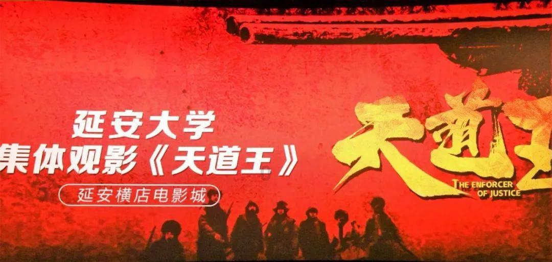钢琴老师在琴键上“写歌词学琴”